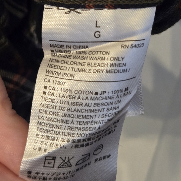 (L) Banana Republic Lightweight Flannel Shirt - Picture 4 of 5